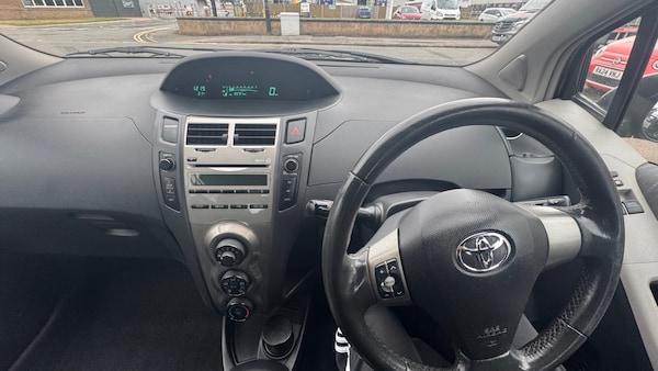 Used Toyota Yaris 2009 for sale - 75773610: Photo 7