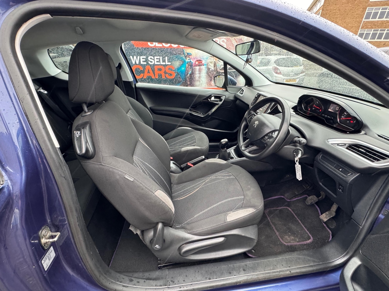 Used Peugeot 208 2012 for sale - 76531467: Photo 6