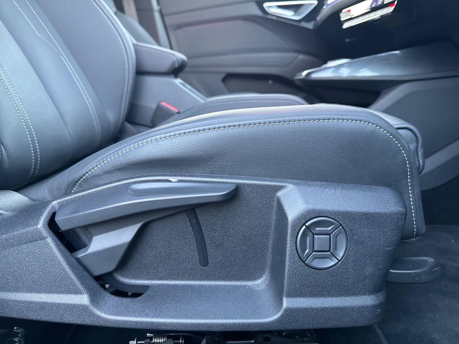 Used Audi Q4 e-tron 2025 for sale - 76853942: Photo 30