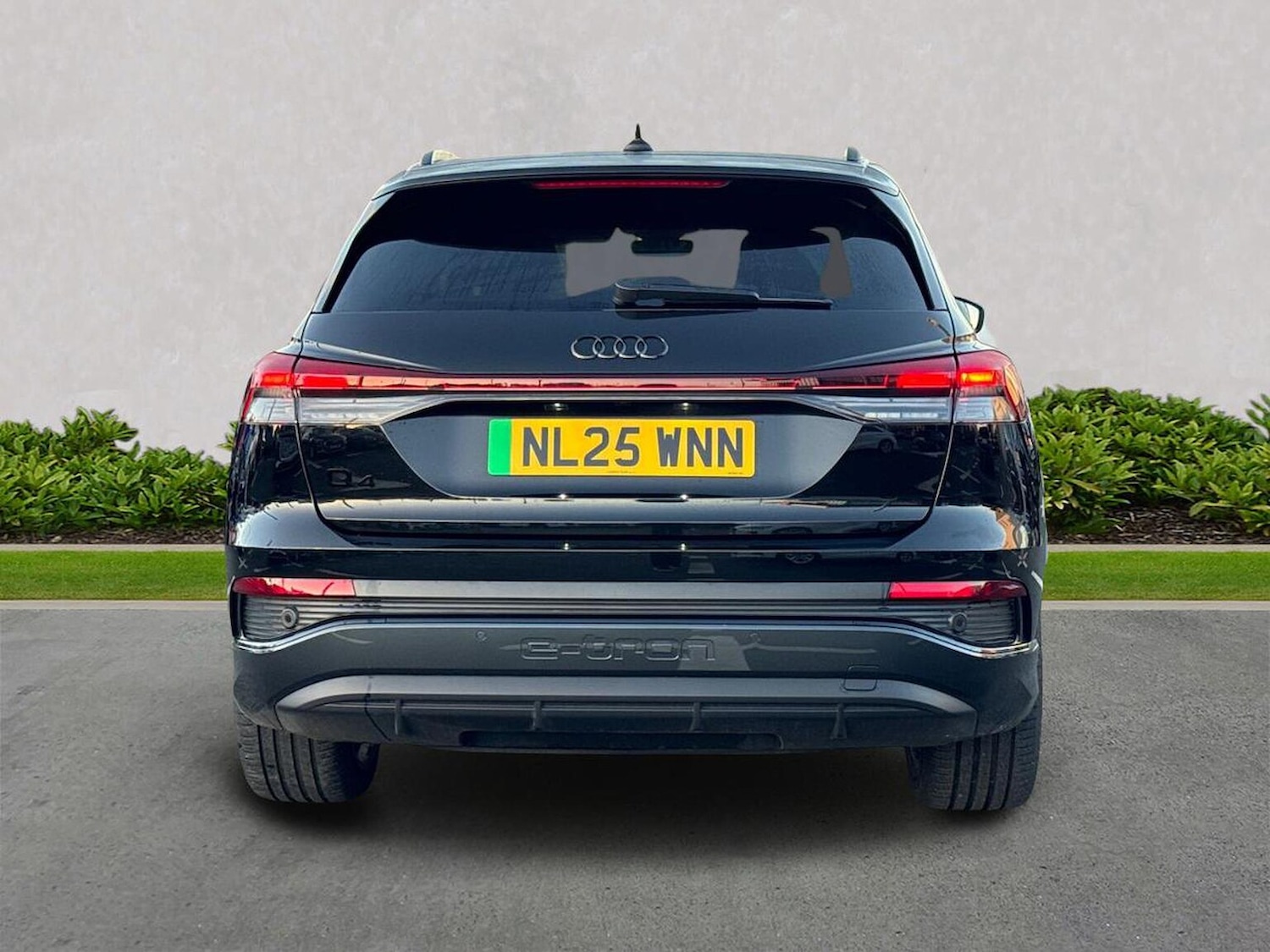 Used Audi Q4 e-tron 2025 for sale - 76853942: Photo 4