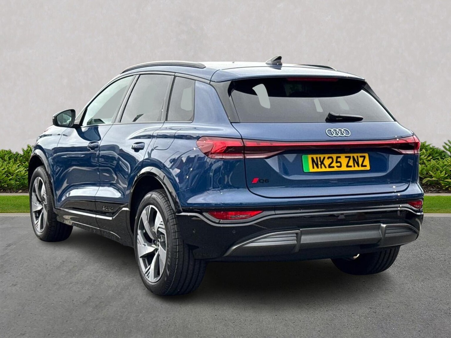 Used Audi Q6 e-tron 2025 for sale - 76171521: Photo 2