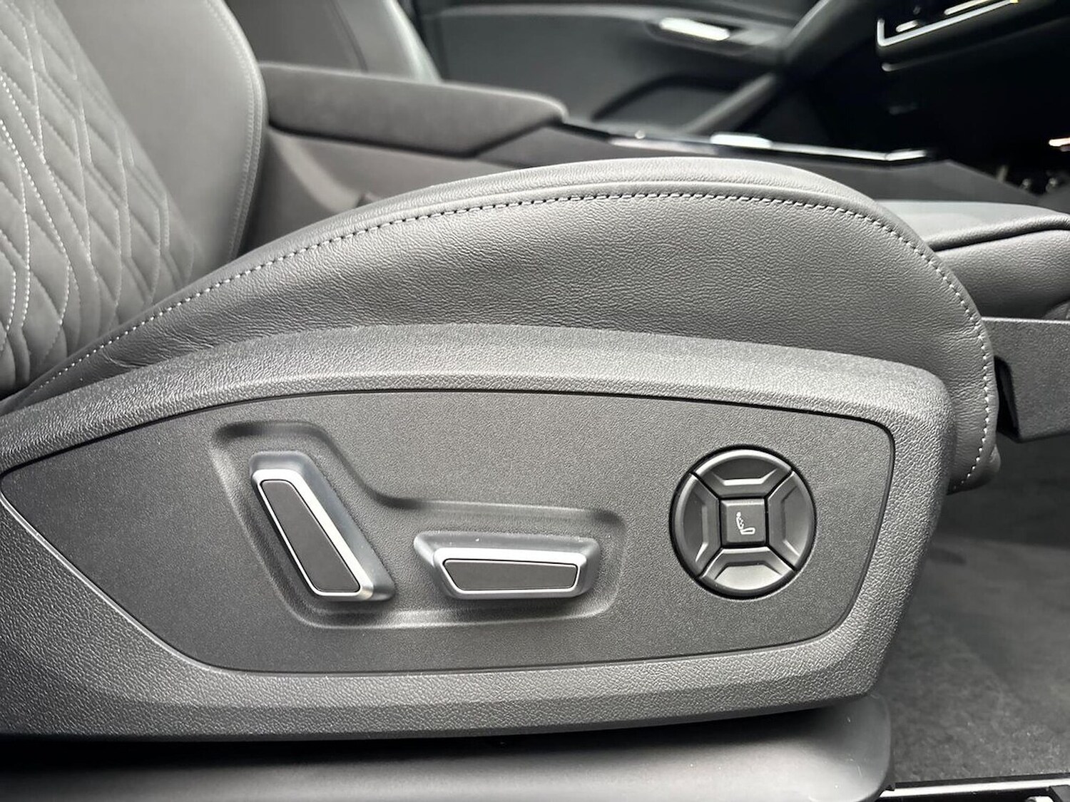 Used Audi Q6 e-tron 2025 for sale - 76762444: Photo 30