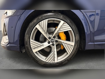 Used Audi e-tron 2023 for sale - 78402752: Photo