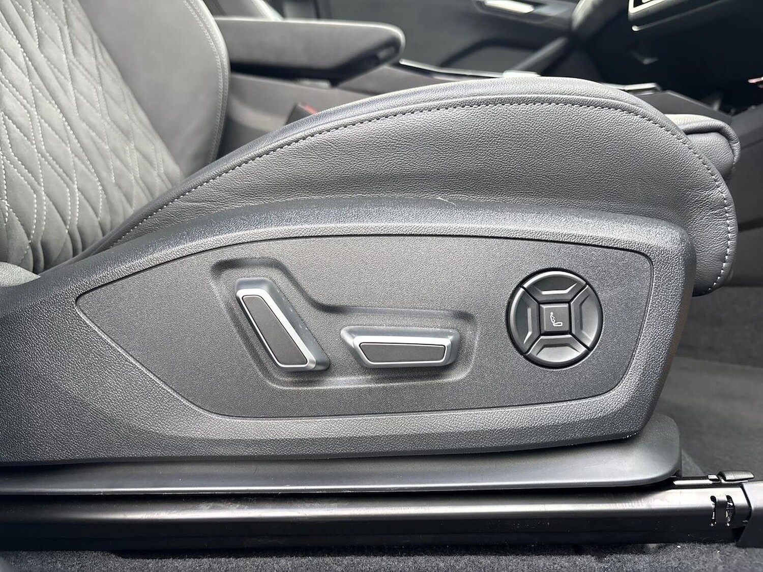 Used Audi Q6 e-tron 2025 for sale - 76174211: Photo 30