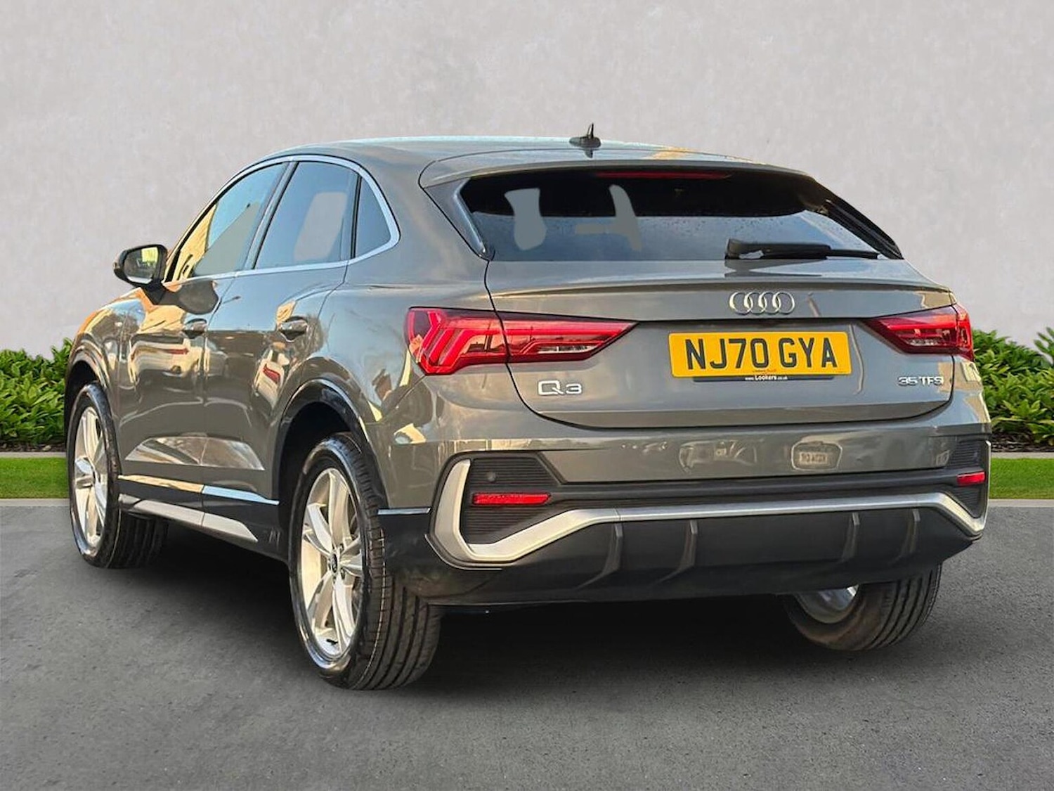 Used Audi Q3 2020 for sale - 76897062: Photo 2