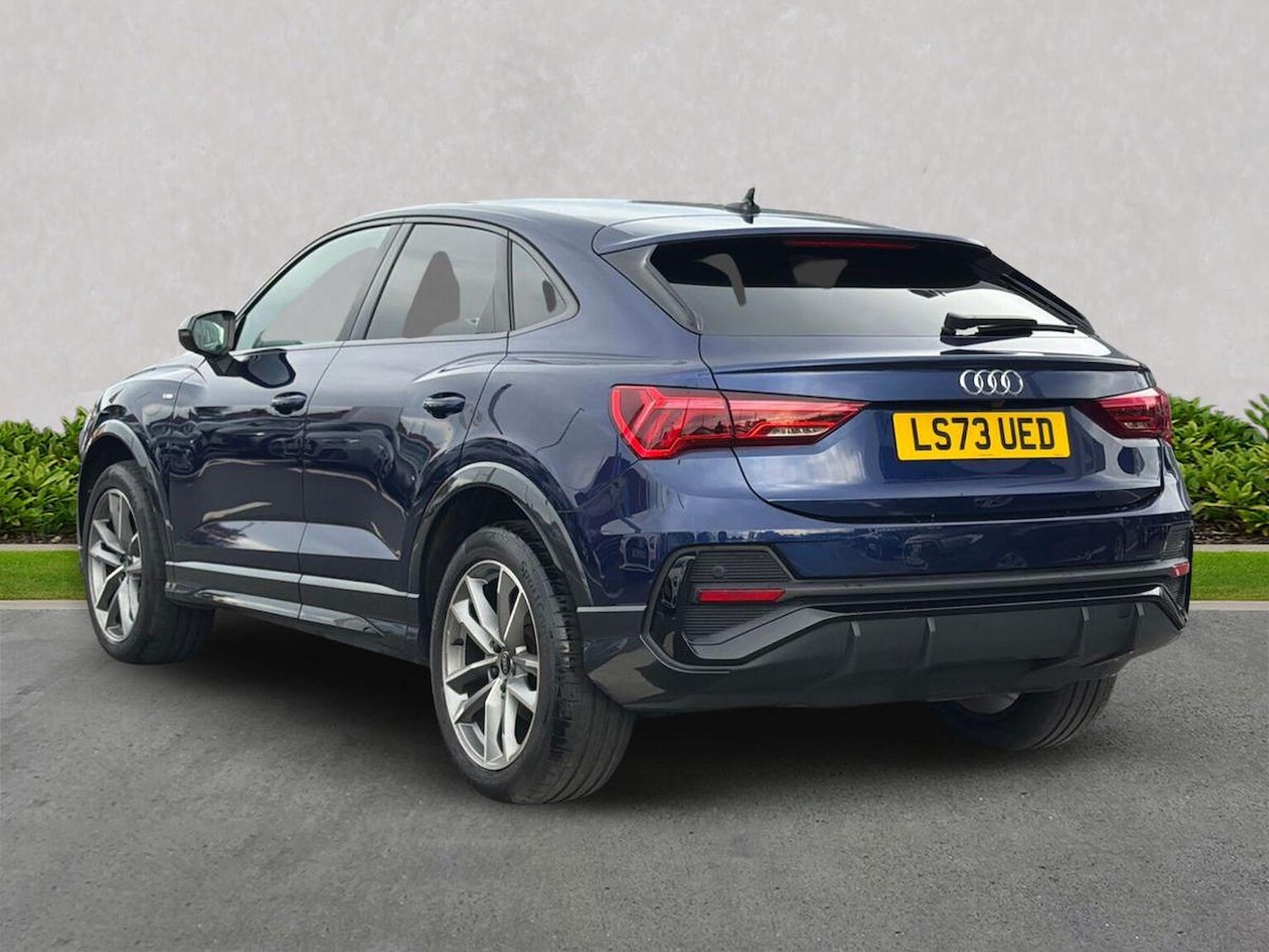 Used Audi Q3 2023 for sale - 76225124: Photo 2