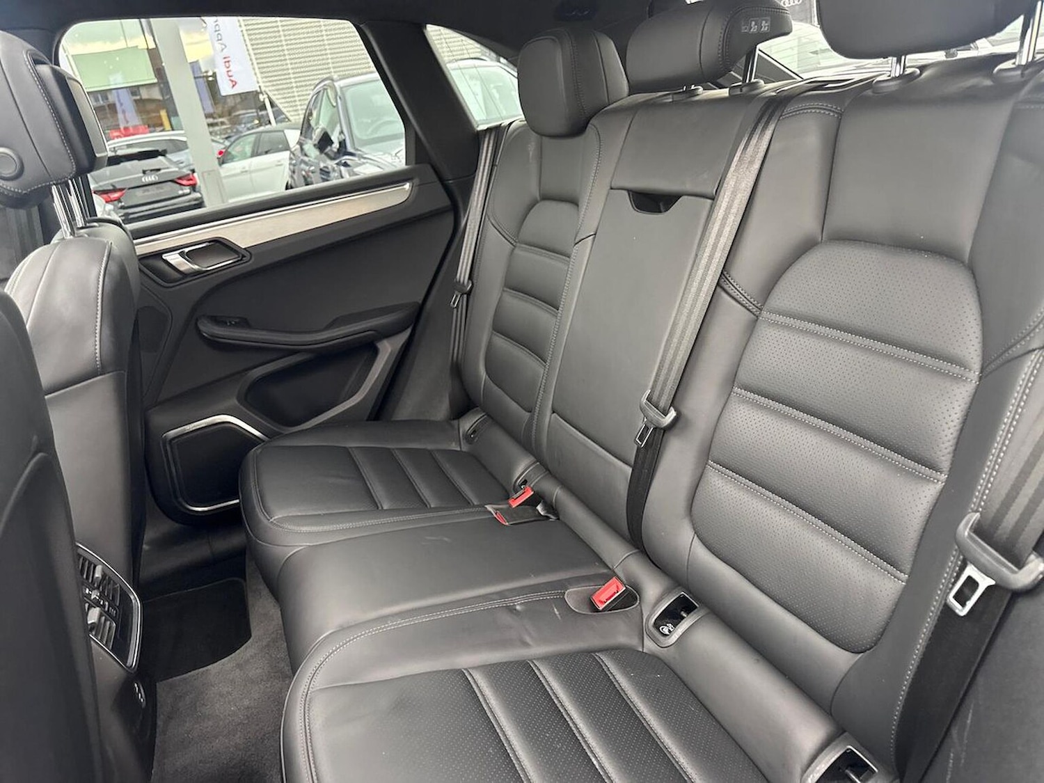 Used Porsche Macan 2020 for sale - 76198385: Photo 16