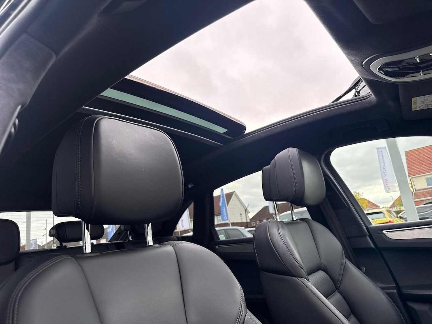 Used Porsche Macan 2020 for sale - 76198385: Photo 32