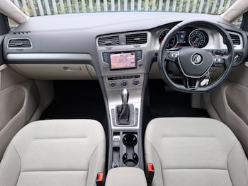 Used Volkswagen Golf 2017 for sale - 78380754: Photo