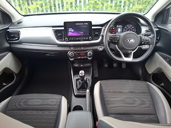 Used Kia Stonic 2021 for sale - 79382965: Photo
