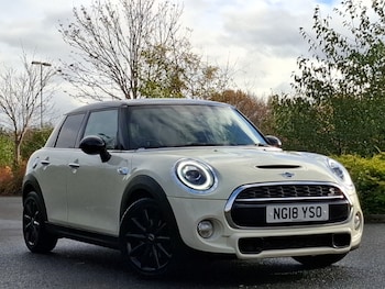 Used MINI Cooper 2018 for sale - 76465107: Photo
