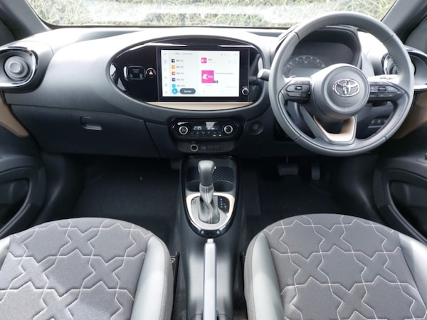 Used Toyota Aygo X 2024 for sale - 76096310: Photo 2