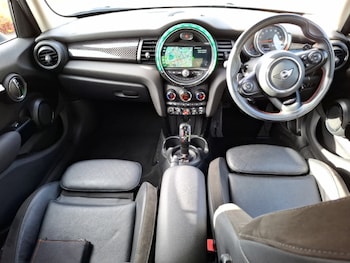 Used MINI Hatch 2018 for sale - 77065932: Photo