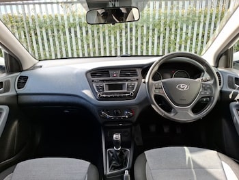 Used Hyundai i20 2017 for sale - 78005943: Photo