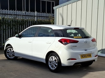 Used Hyundai i20 2017 for sale - 78005943: Photo