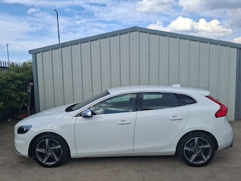 Used Volvo V40 2015 for sale - 79048458: Photo