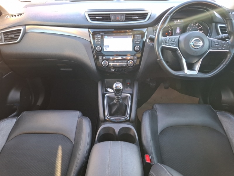 Used Nissan Qashqai 2017 for sale - 77228596: Photo 2