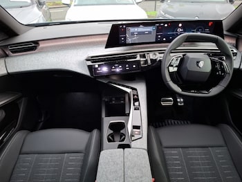 2025 - 1.2 Hybrid 145 GT 5dr e-DSC6