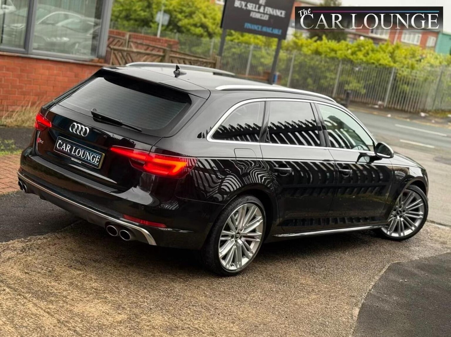 Used Audi A4 2018 for sale - 76982715: Photo 2