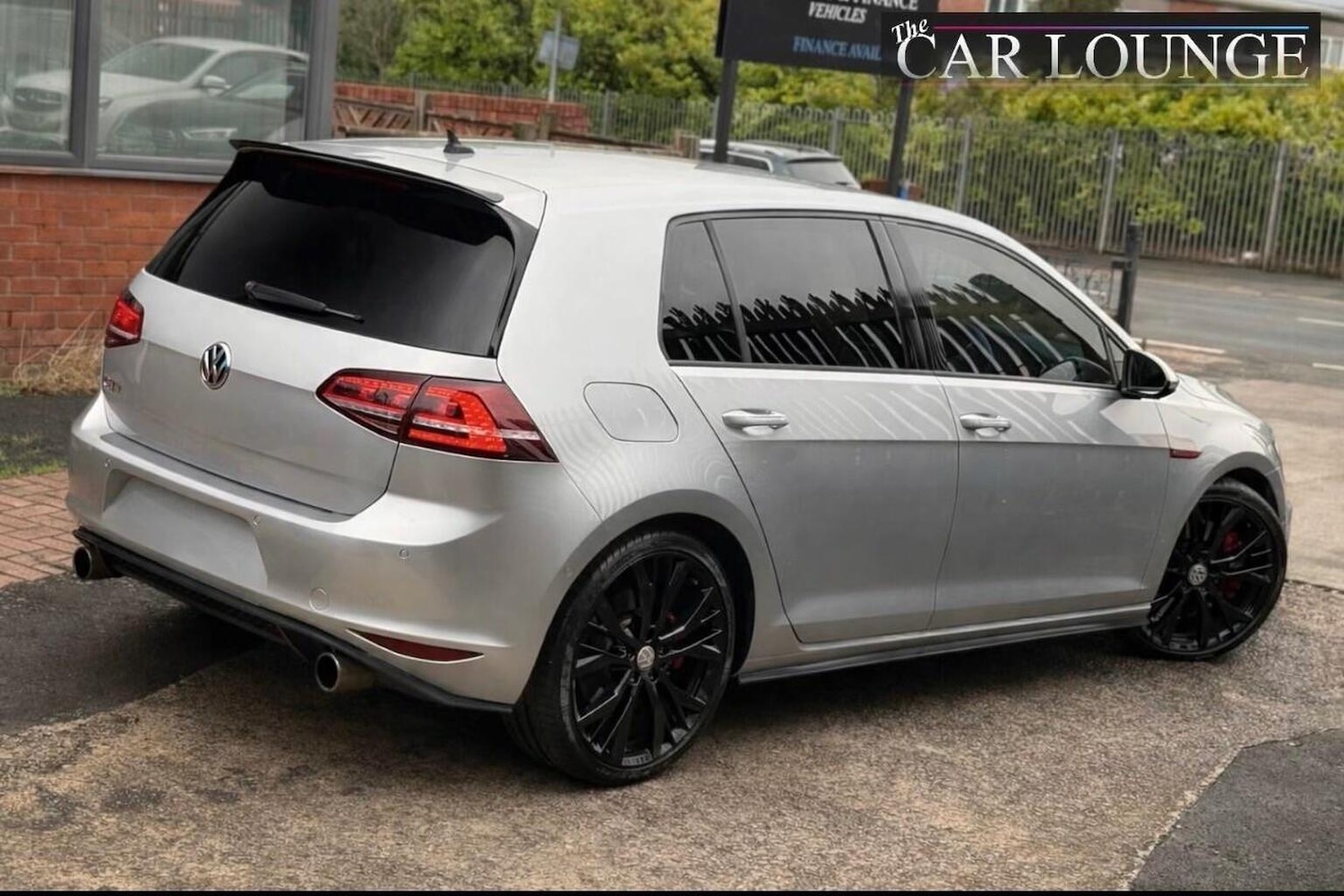 Used Volkswagen Golf 2016 for sale - 77474852: Photo 2