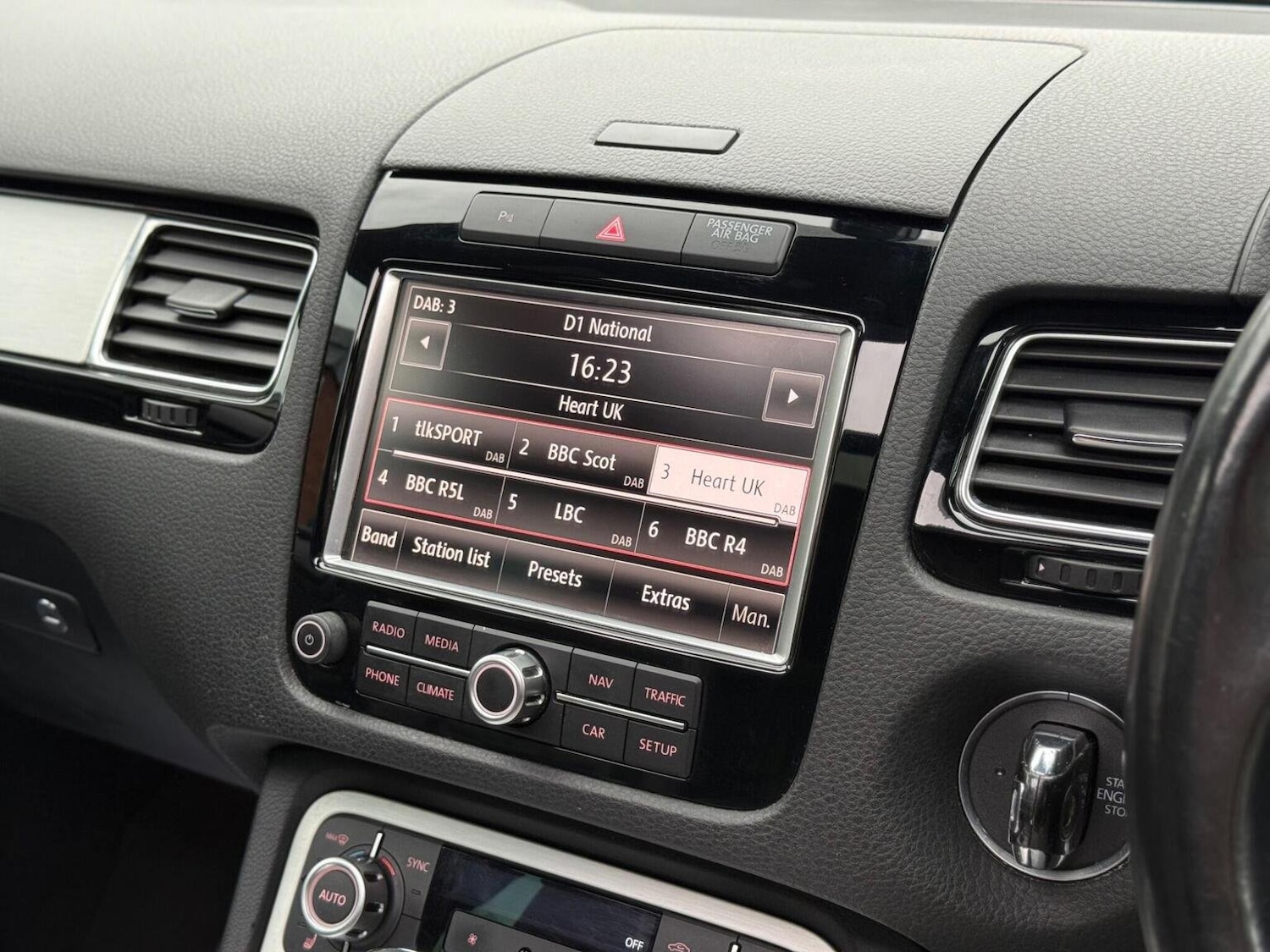 Used Volkswagen Touareg 2014 for sale - 76205640: Photo 24