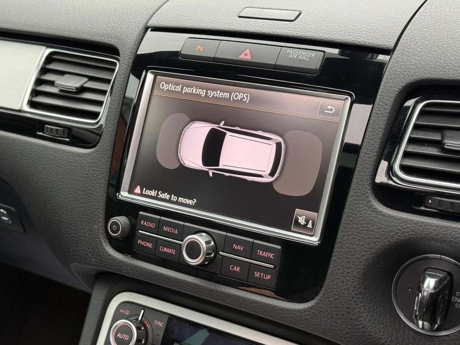 Used Volkswagen Touareg 2014 for sale - 76205640: Photo 31