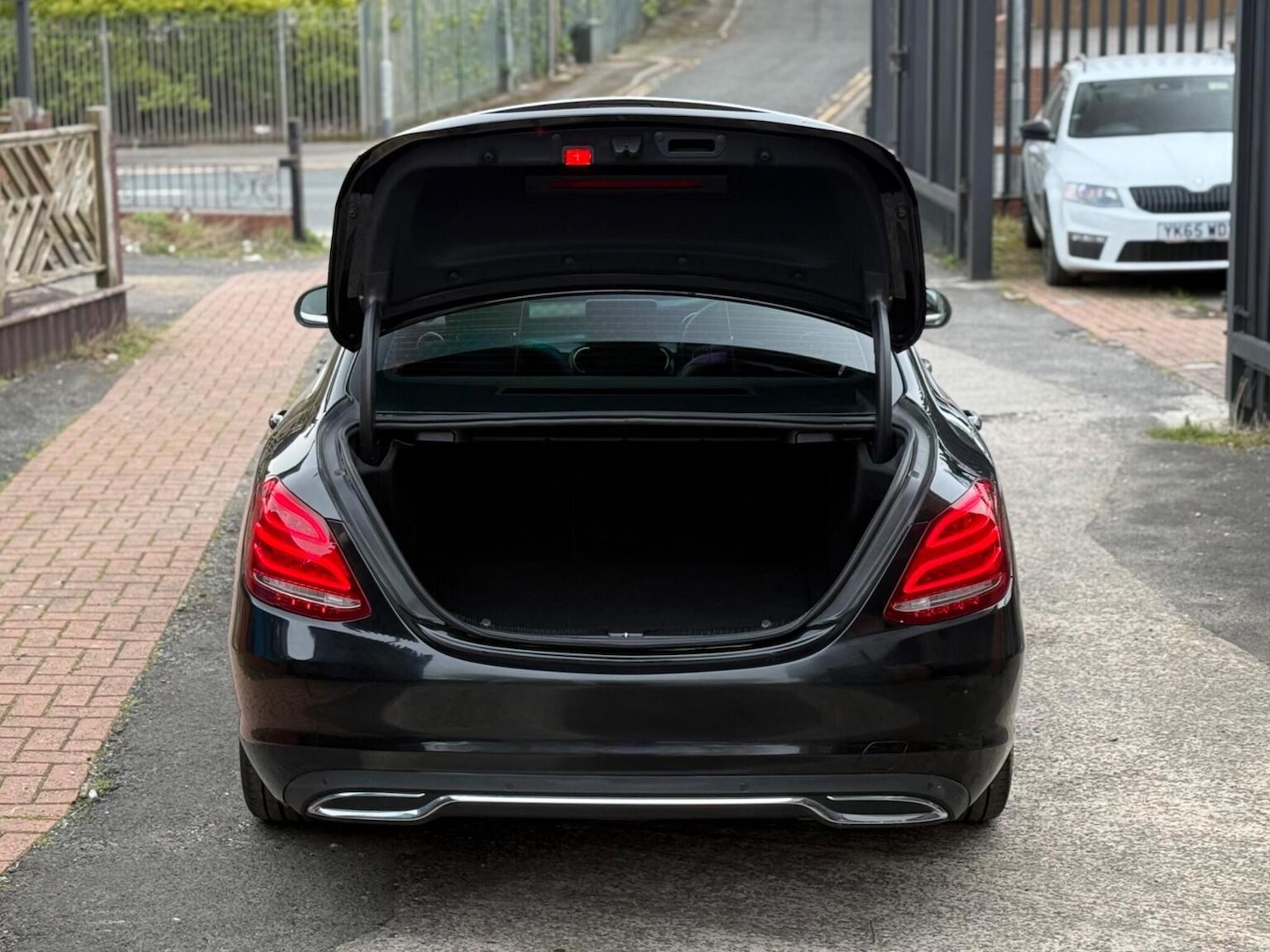 Used Mercedes-Benz C Class 2016 for sale - 77991748: Photo 10