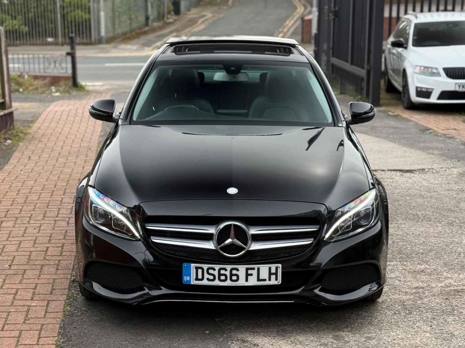 Used Mercedes-Benz C Class 2016 for sale - 77991748: Photo 4