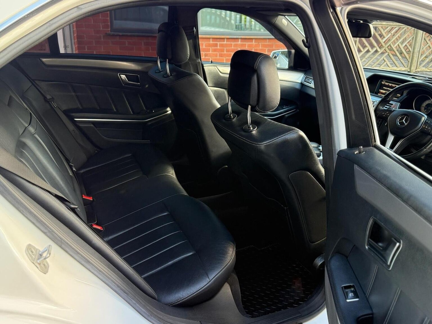 Used Mercedes-Benz E Class 2014 for sale - 76666083: Photo 15