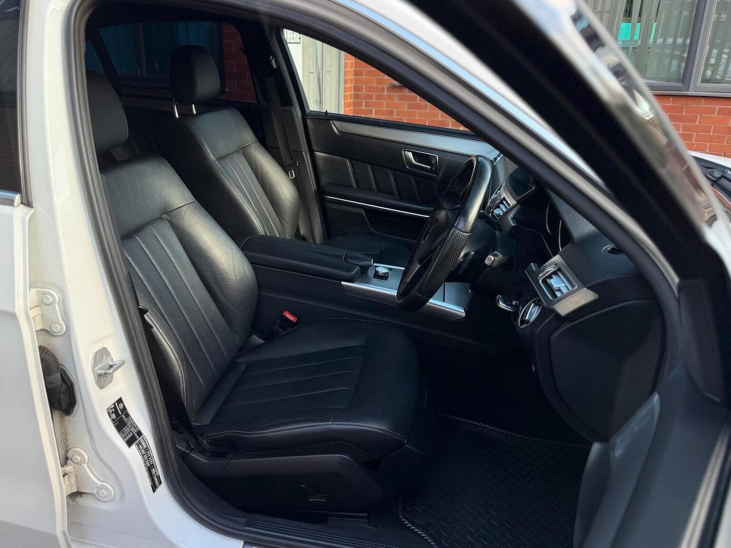 Used Mercedes-Benz E Class 2014 for sale - 76666083: Photo 16