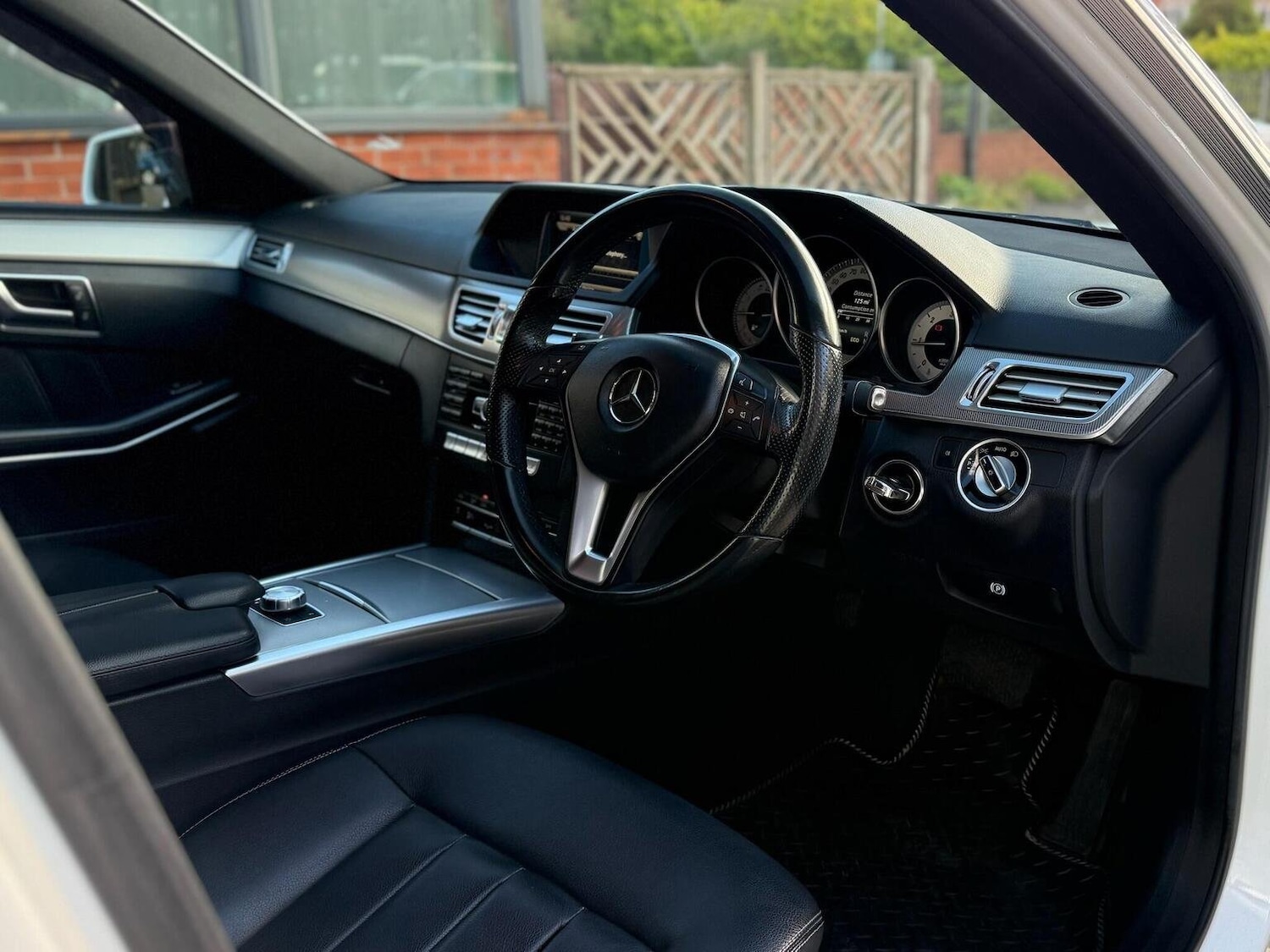 Used Mercedes-Benz E Class 2014 for sale - 76666083: Photo 17