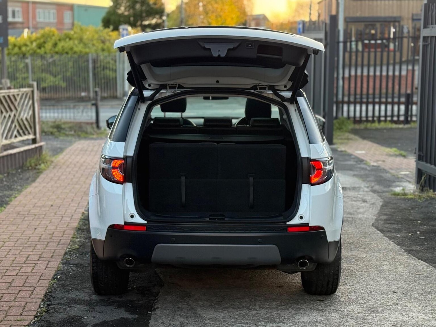 Used Land Rover Discovery Sport 2016 for sale - 76631478: Photo 4