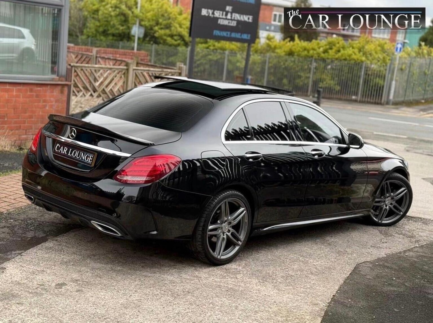 Used Mercedes-Benz C Class 2015 for sale - 77991570: Photo 2