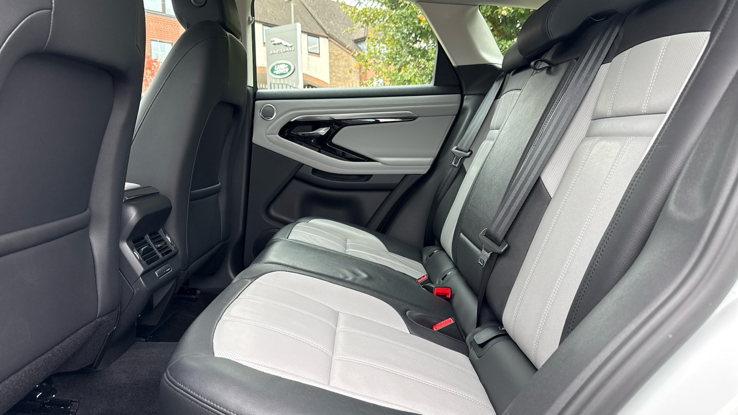 Used Land Rover Range Rover Evoque 2022 for sale - 76699571: Photo 4