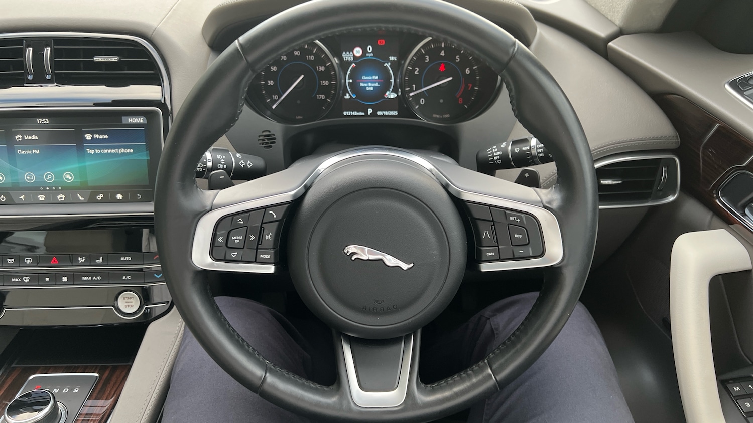 Used Jaguar F-Pace 2019 for sale - 75898975: Photo 15