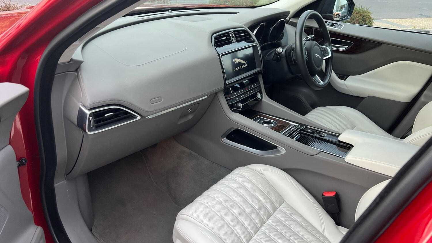Used Jaguar F-Pace 2019 for sale - 75898975: Photo 23