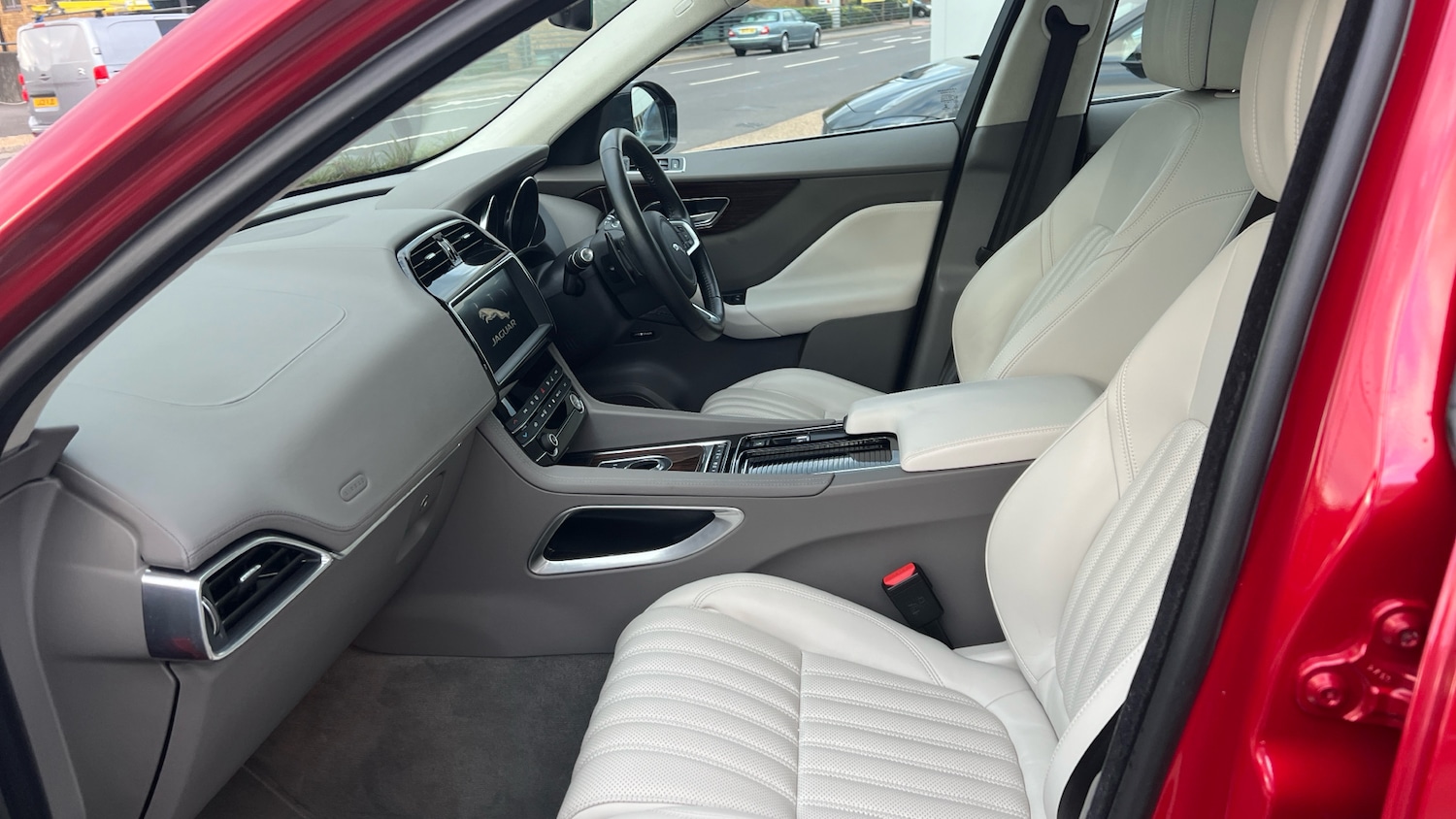 Used Jaguar F-Pace 2019 for sale - 75898975: Photo 3