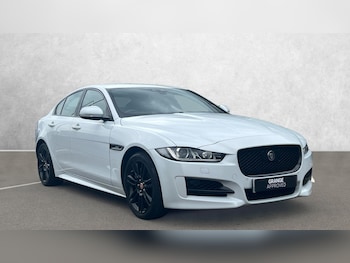 Used Jaguar XE 2017 for sale - 76106958: Photo