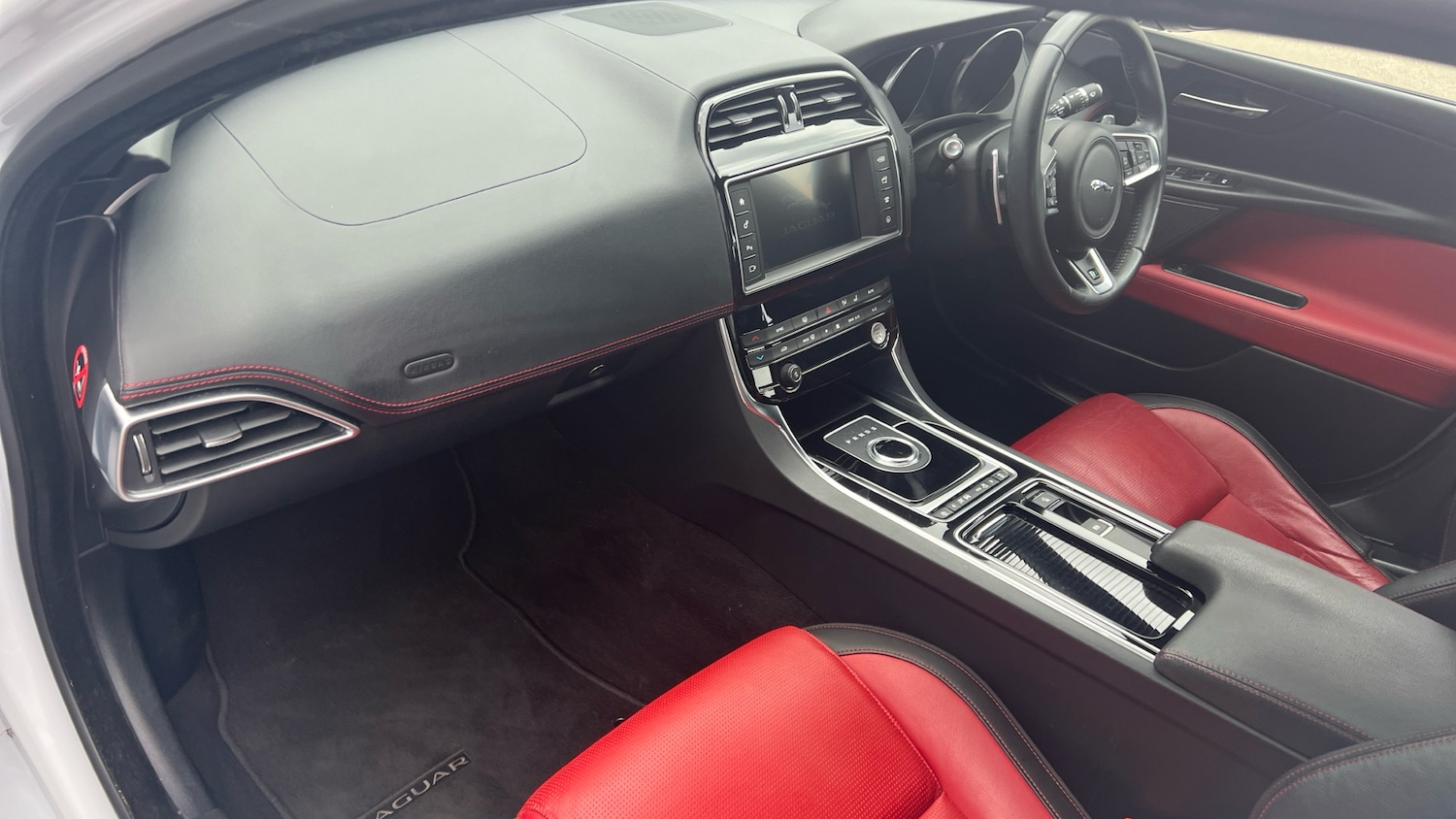Used Jaguar XE 2017 for sale - 76106958: Photo 23