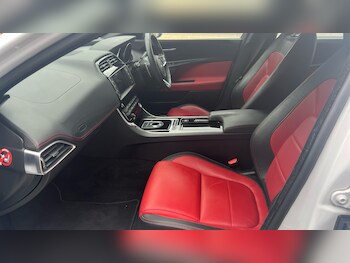 Used Jaguar XE 2017 for sale - 76106958: Photo
