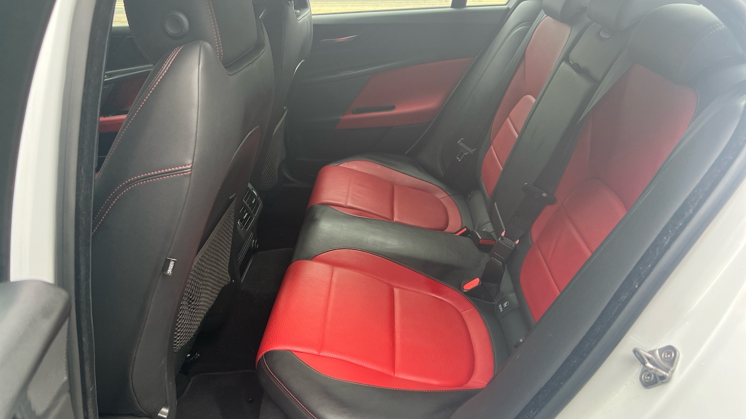 Used Jaguar XE 2017 for sale - 76106958: Photo 4