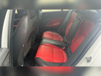 Used Jaguar XE 2017 for sale - 76106958: Photo