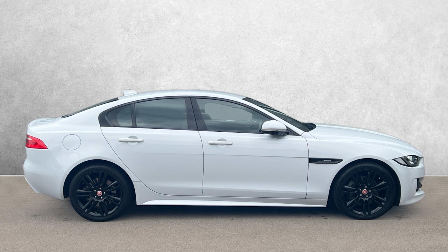 Used Jaguar XE 2017 for sale - 76106958: Photo 5