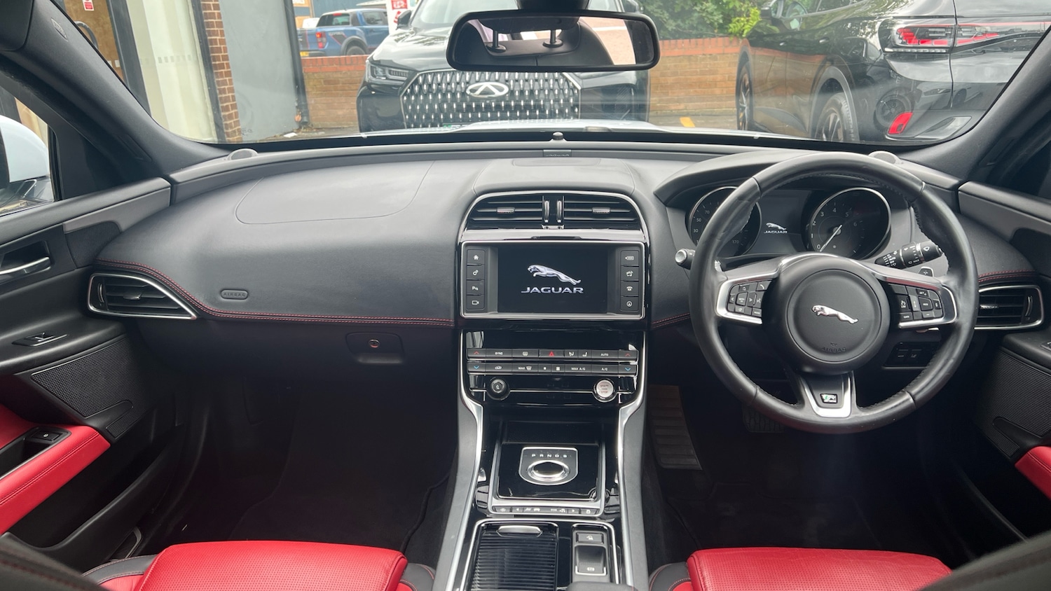 Used Jaguar XE 2017 for sale - 76106958: Photo 9