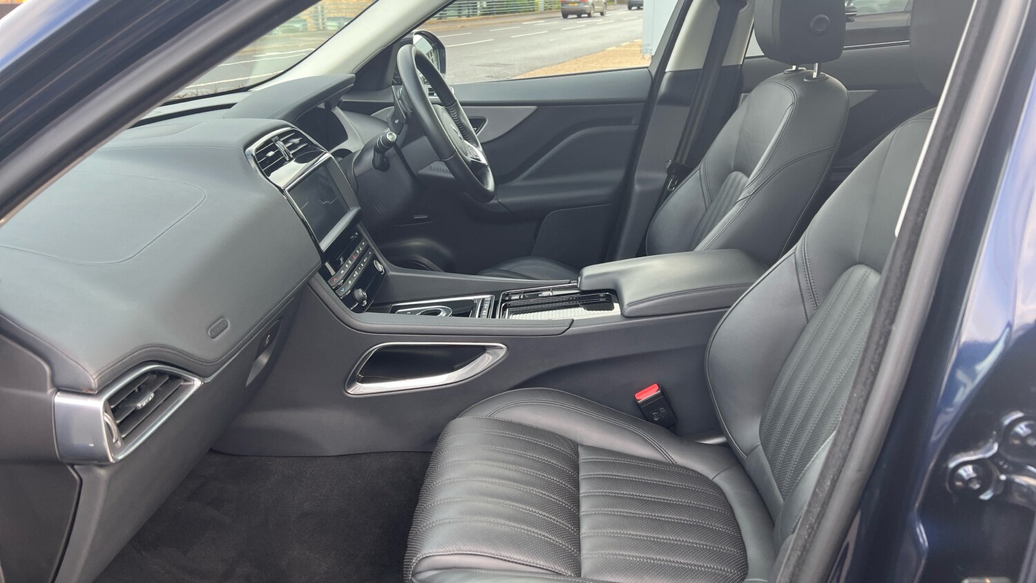 Used Jaguar F-Pace 2020 for sale - 76536414: Photo 3