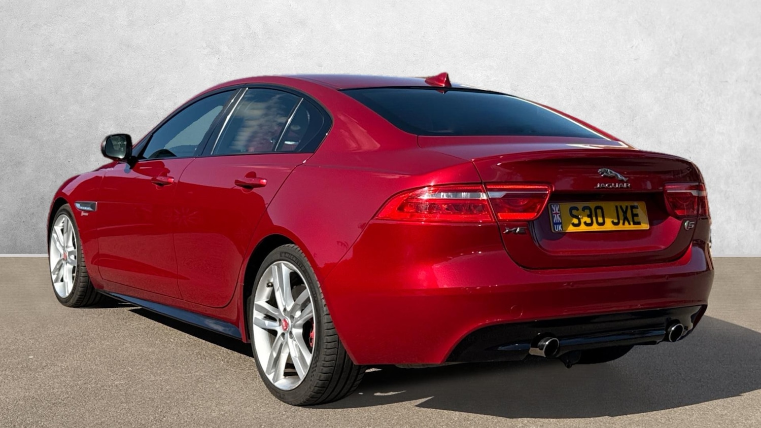 Used Jaguar XE 2016 for sale - 76119582: Photo 2