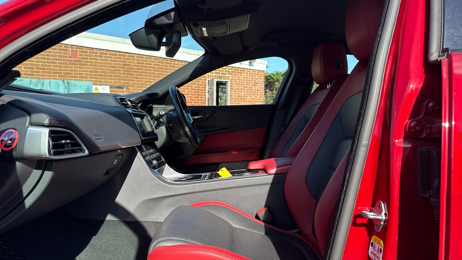 Used Jaguar XE 2016 for sale - 76119582: Photo 3