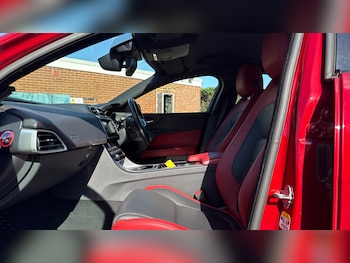 Used Jaguar XE 2016 for sale - 76119582: Photo