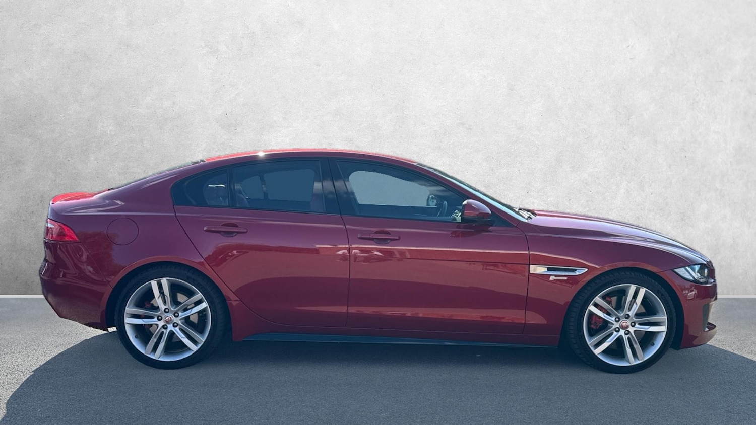 Used Jaguar XE 2016 for sale - 76119582: Photo 5