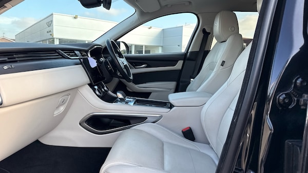 Used Jaguar F-Pace 2021 for sale - 76237325: Photo 3